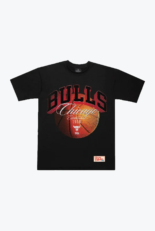 Chicago Bulls Script Heavyweight T-Shirt - Black Asymmetrical Pockets Print